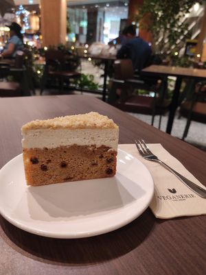 Carrot cake at Veganerie - Siam Paragon in Bangkok