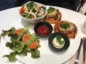 Pizza at Veganerie - Siam Paragon in Bangkok