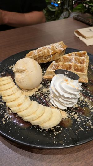 Banoffee waffles at Veganerie - Siam Paragon in Bangkok