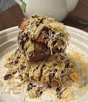 Dubai chocolate croissant at Veganerie - Siam Paragon in Bangkok