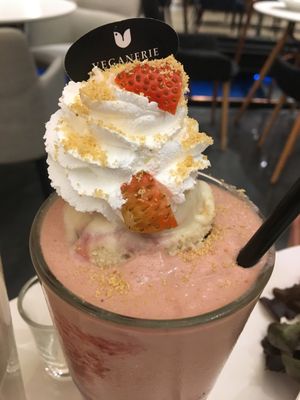 Strawberry cheesecake smoothie at Veganerie - Siam Paragon in Bangkok