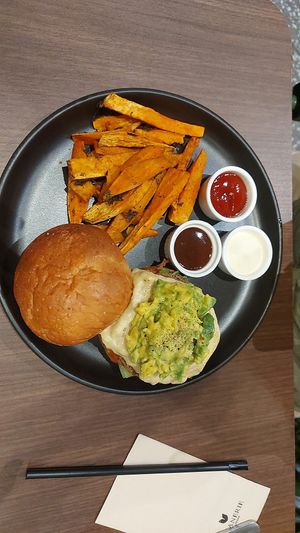 Avo cheeseburger at Veganerie - Siam Paragon in Bangkok