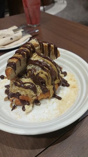 Dubai chocolate croissant at Veganerie - Siam Paragon in Bangkok
