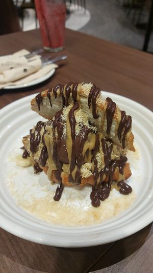 Dubai chocolate croissant at Veganerie - Siam Paragon in Bangkok