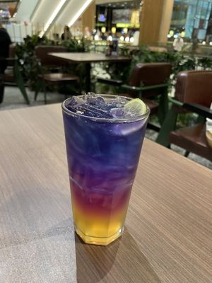 Butterfly pea & lime  at Veganerie - Siam Paragon in Bangkok