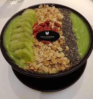 The kale kiwi smoothie bowl at Veganerie - Siam Paragon in Bangkok