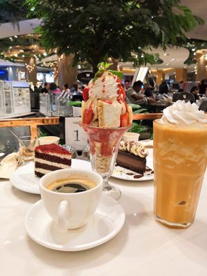 Amazing dessert experience for European price at Veganerie - Siam Paragon in Bangkok