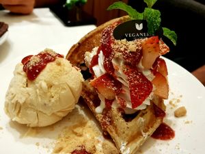 We came back 4 times for desserts 😋 at Veganerie - Siam Paragon in Bangkok