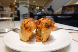 Pizza-muffin at Veganerie - Siam Paragon in Bangkok