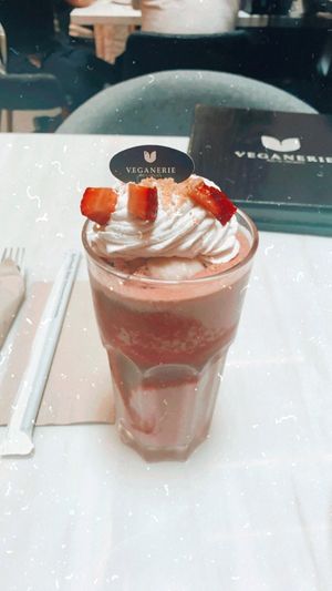 Strawberry cheesecake frappe at Veganerie - Siam Paragon in Bangkok