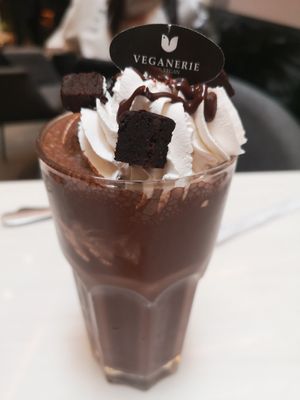 Chocolate brownie milkshake 🍫 at Veganerie - Siam Paragon in Bangkok
