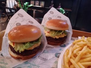 Fritas para acompanhar at Ahimsa Burgers in Florianopolis