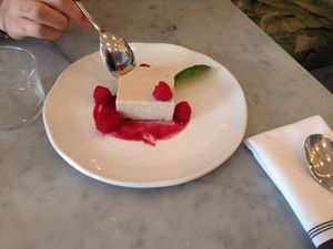 Cheesecake vegan at LOV - McGill in Montreal