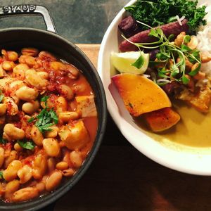 Cassoulet de légumes et Cari coco at LOV - McGill in Montreal