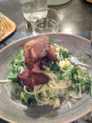 Spaghetti courgette, pleurottes et truffe at LOV - McGill in Montreal