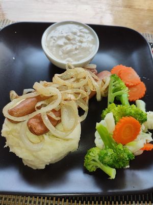 Bangers & Mash at Vegan Heaven in Chiang Mai