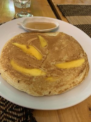Mango pancake y sirope de ágave  at Vegan Heaven in Chiang Mai