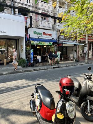 Vegan Heaven in Chiang Mai! A must visit! #Veganuary at Vegan Heaven in Chiang Mai