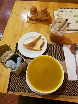Pumpkin Soup.. Sticky Rice.. Thai Tea at Vegan Heaven in Chiang Mai