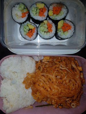 Pad Thai.. Sushi.. Rice at Vegan Heaven in Chiang Mai