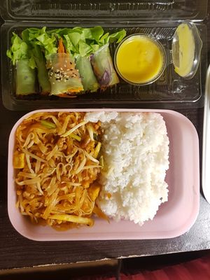 Pad Thai.. Rice at Vegan Heaven in Chiang Mai