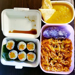 Pad Thai.. Pumpkin Soup.. Sushi.. Sticky Rice at Vegan Heaven in Chiang Mai