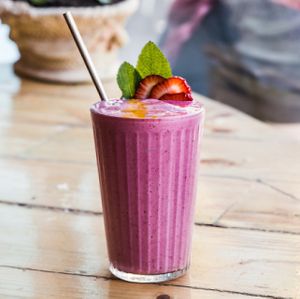 raspberry banana and cardamon smoothie topped with strawberry, mint and turmeric (dairy free) at Augnablik - Pop-up in Adelaide