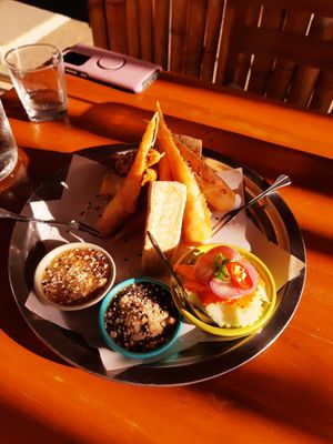 Mixed Thai appetizer - a MUST at Happy Veggie in Koh Lanta