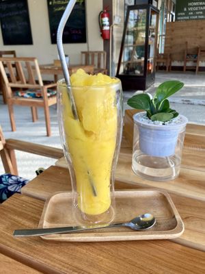 Mango smoothie  at Happy Veggie in Koh Lanta