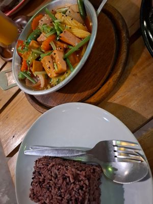 Fruit and vegetable stir fried at Happy Veggie in Koh Lanta