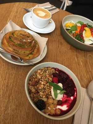 Delicious vegan „granola bowl“ with different toppings including soy yoghurt. at Mok in Brussels