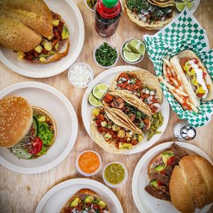 HAMBURGUESAS, TACOS, TORTAS, HOT DOGS, BANDERILLAS, NACHOS, PAPAS Y MAS... at Veganisimo Loncheria in Mexico City