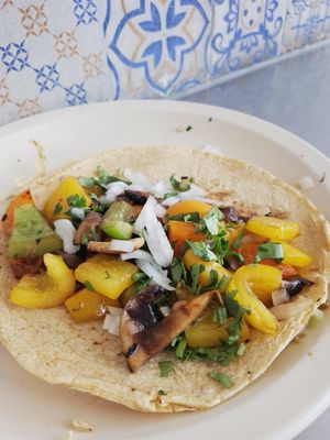 Taco de alambre at Veganisimo Loncheria in Mexico City