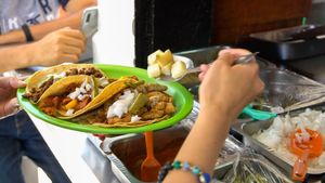 tacos at Veganisimo Loncheria in Mexico City