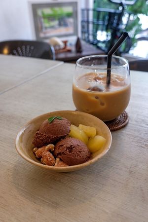 Chocolate ice cream (a bit icy) with soy latte at Saborami in Okinawa