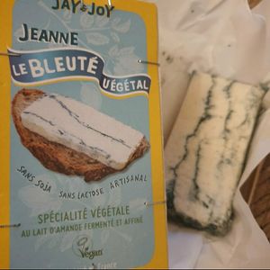 Jeanne, my favorite between the two I've chosen at Jay & Joy in Paris