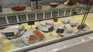  at Jay & Joy in Paris