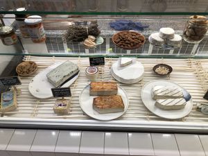 ssmples  at Jay & Joy in Paris