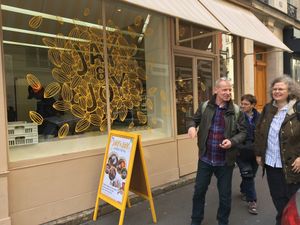 Front with 3 happy vegans at Jay & Joy in Paris