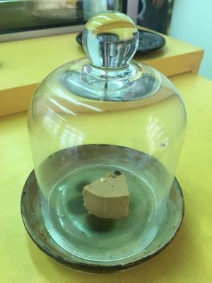 I love that you can sample their fauxmages 💜 at Jay & Joy in Paris