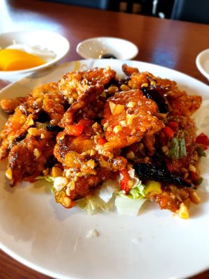 Spicy fried mushrooms... sweet and sour sauce is not vegan! they will make spicy version fresh of ask for vegan at HaGoong - 하궁 in Seoul
