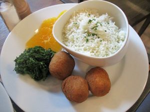 Cromesquis de banane, riz, chou at Niebe in Paris
