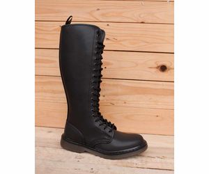 Shoezuu Brand 14 Loch Boots. at Shoezuu in Gelsenkirchen