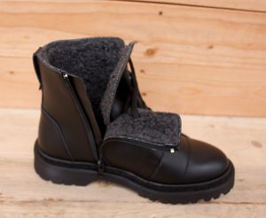 Die Charlie Boots von NAE Vegan Shoes haben ein Warmfutter aus Bio-Baumwolle. at Shoezuu in Gelsenkirchen