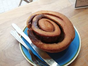 Cinnamon bun at Cascara in Bath