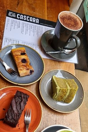 Hot chocolate (with soya milk), Custard & berry tart, Peanut butter & chocolate brownie, Matcha cake  at Cascara in Bath