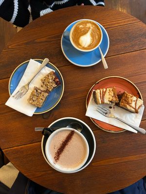 Oat hot chocolate and soya flat white at Cascara in Bath