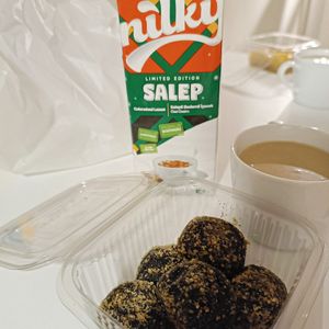 Hazelnut and chocolate cake balls at Vegan Istanbul in Istanbul