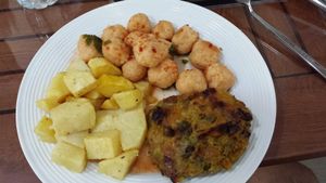 Bulgur balls, potatoes and leek burger at Vegan Istanbul in Istanbul