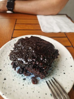 They call this a chocolate brownie but it is more of a cake, like the one you imagine in Matilda haha at Vegan Istanbul in Istanbul